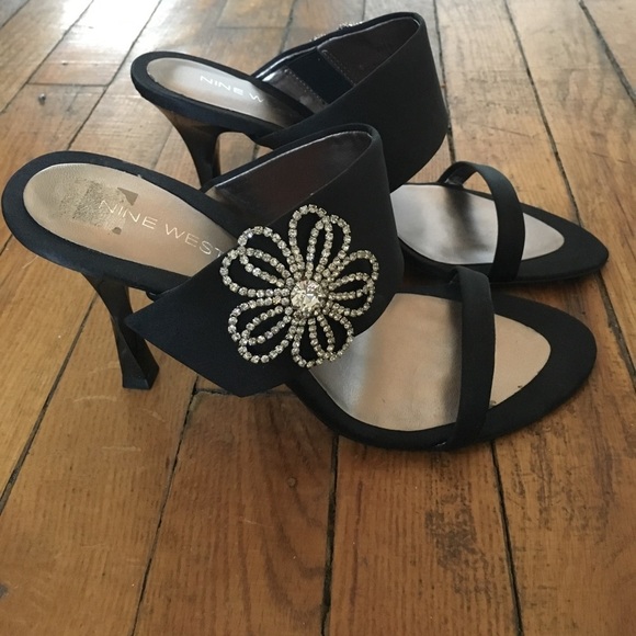 Host Pick Nine West Rhinestone Flower Heels - Picture 3 of 8